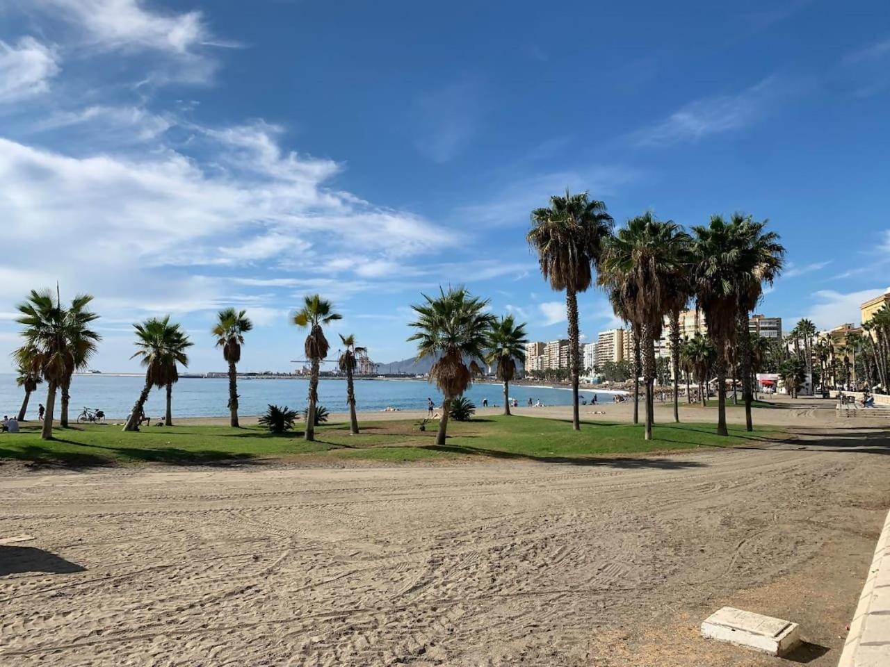 Malagueta Sol Y Playa Apartment Malaga Bagian luar foto
